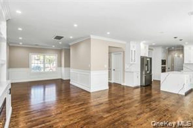 9 Briggs Street, Hicksville, NY 11801