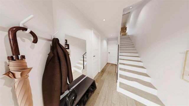 375 13TH ST N, St Petersburg, FL 33705