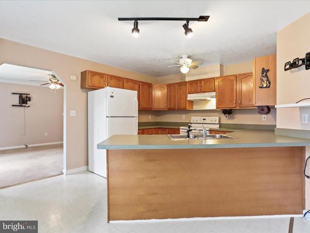 6 BLAKE, Martinsburg, WV 25404