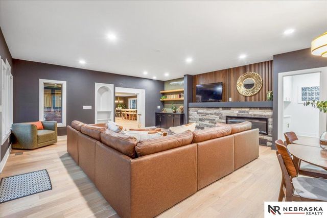 2009 S 88th Street, Omaha, NE 68124