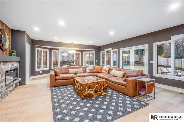 2009 S 88th Street, Omaha, NE 68124