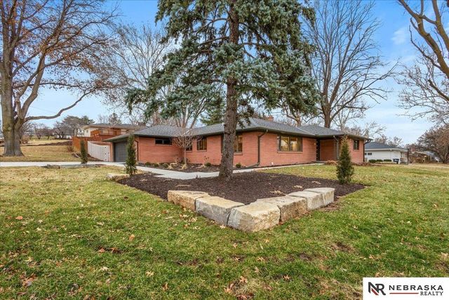 2009 S 88th Street, Omaha, NE 68124