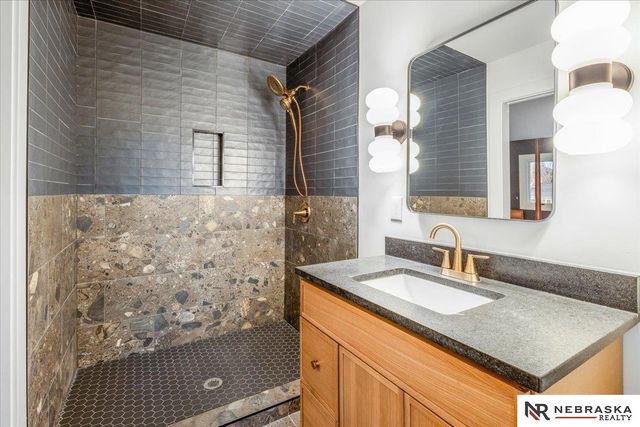 2009 S 88th Street, Omaha, NE 68124