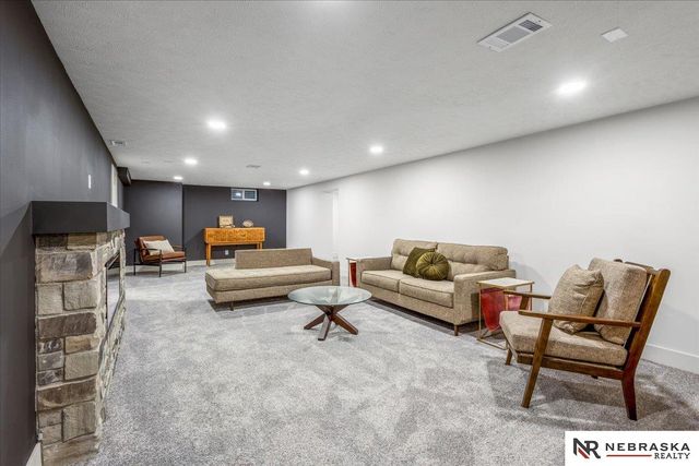 2009 S 88th Street, Omaha, NE 68124