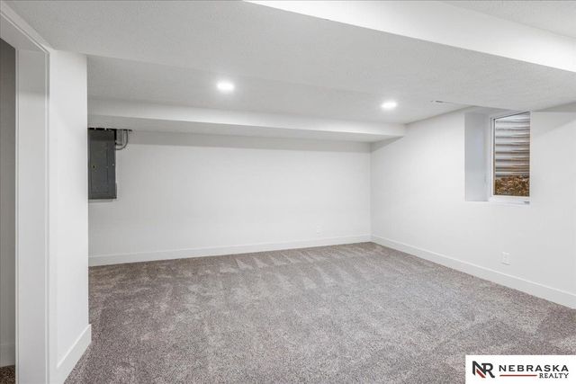 2009 S 88th Street, Omaha, NE 68124