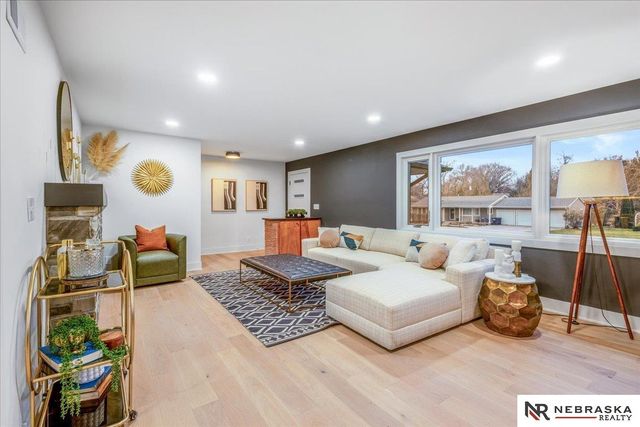 2009 S 88th Street, Omaha, NE 68124