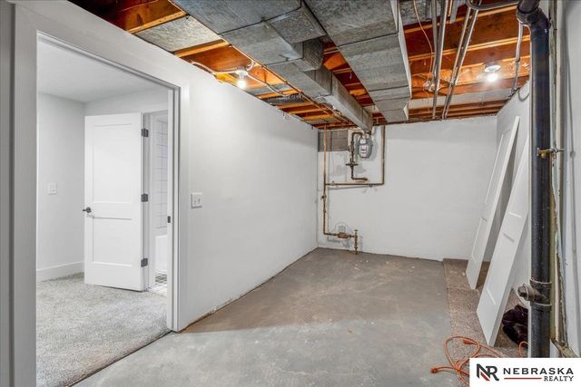 2009 S 88th Street, Omaha, NE 68124