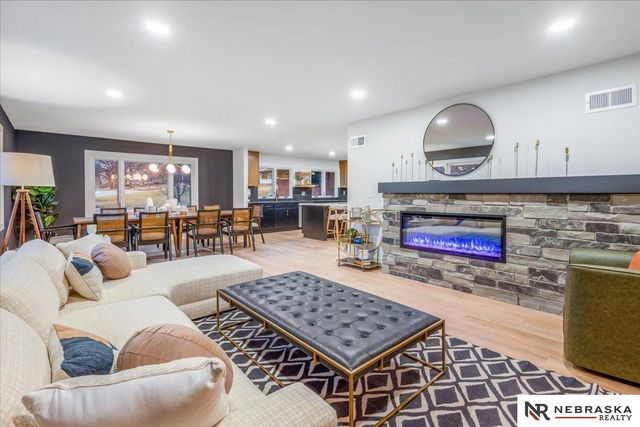 2009 S 88th Street, Omaha, NE 68124