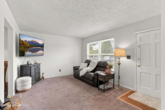 5229 Mount Holyoke Dr, Louisville, KY 40216