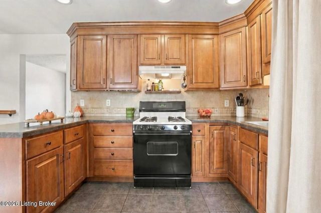 5229 Mount Holyoke Dr, Louisville, KY 40216