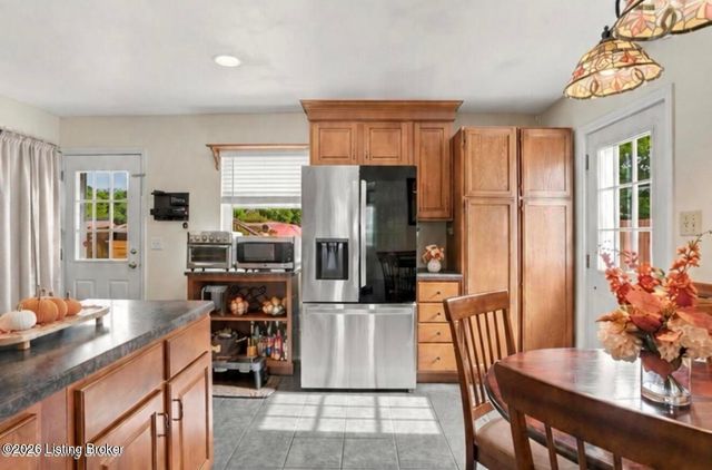 5229 Mount Holyoke Dr, Louisville, KY 40216