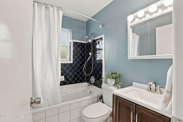 5229 Mount Holyoke Dr, Louisville, KY 40216
