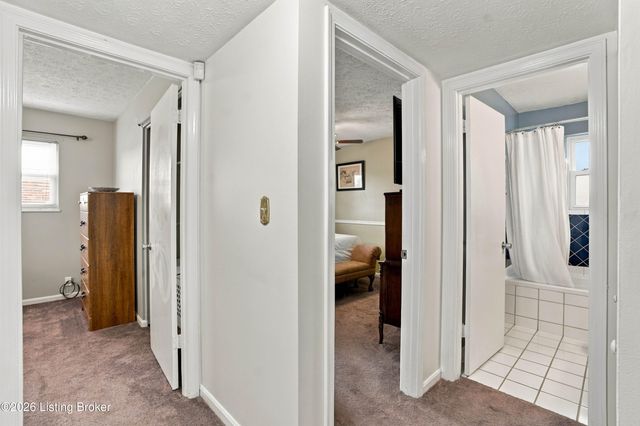 5229 Mount Holyoke Dr, Louisville, KY 40216