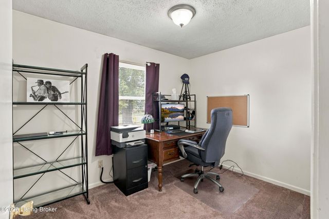 5229 Mount Holyoke Dr, Louisville, KY 40216
