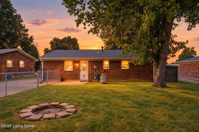 5229 Mount Holyoke Dr, Louisville, KY 40216