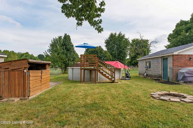 5229 Mount Holyoke Dr, Louisville, KY 40216