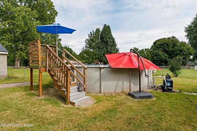5229 Mount Holyoke Dr, Louisville, KY 40216