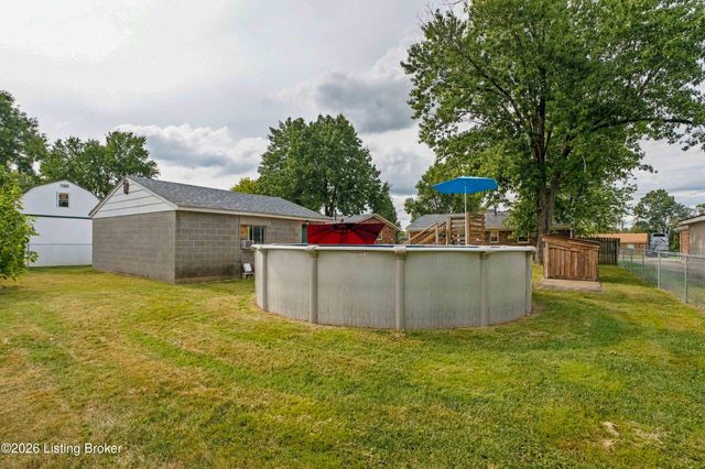 5229 Mount Holyoke Dr, Louisville, KY 40216