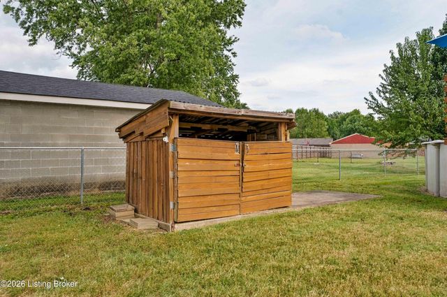 5229 Mount Holyoke Dr, Louisville, KY 40216