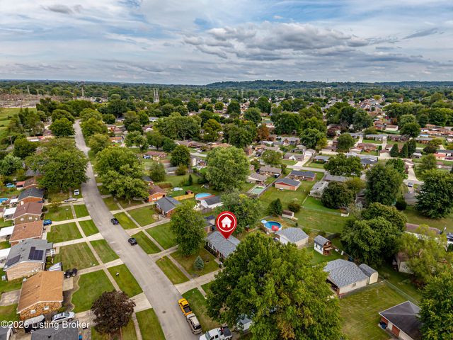5229 Mount Holyoke Dr, Louisville, KY 40216