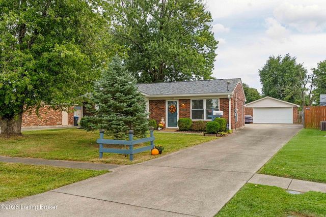 5229 Mount Holyoke Dr, Louisville, KY 40216