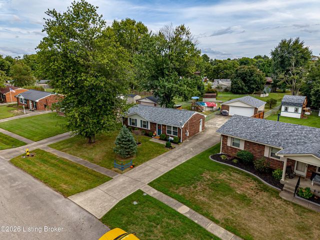5229 Mount Holyoke Dr, Louisville, KY 40216