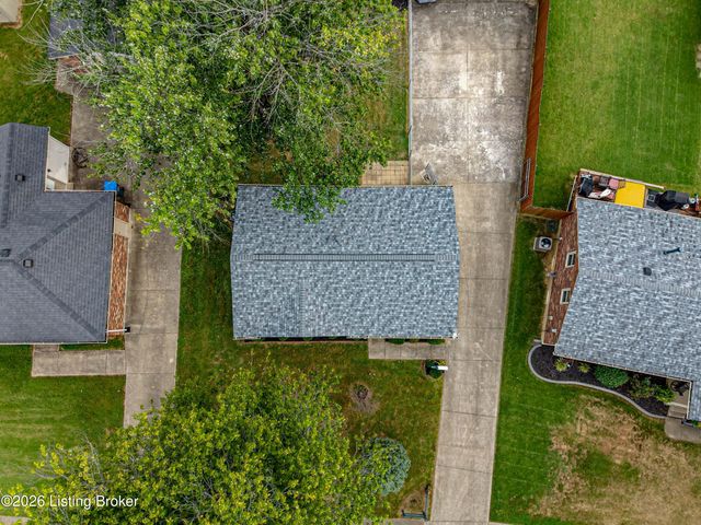 5229 Mount Holyoke Dr, Louisville, KY 40216