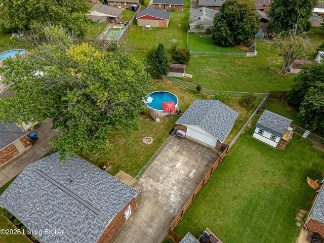 5229 Mount Holyoke Dr, Louisville, KY 40216