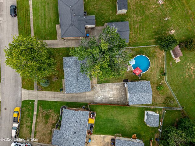 5229 Mount Holyoke Dr, Louisville, KY 40216