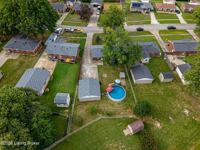 5229 Mount Holyoke Dr, Louisville, KY 40216