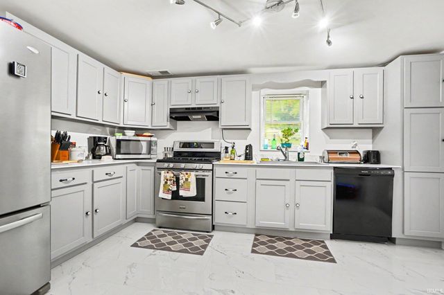 19948 Elizabeth Street, South Bend, IN 46637