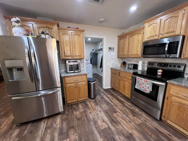 301 Pin Oak, Mena, AR 71953