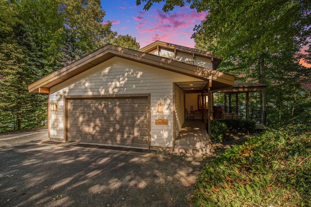 6218 N Loggers Lane, Ludington, MI 49431