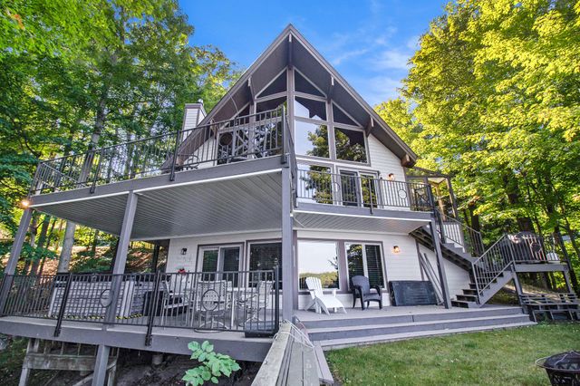 6218 N Loggers Lane, Ludington, MI 49431