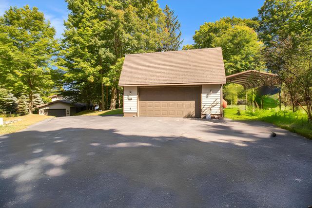 6218 N Loggers Lane, Ludington, MI 49431