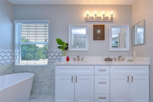 19312 SEA MIST LANE, Lutz, FL 33558