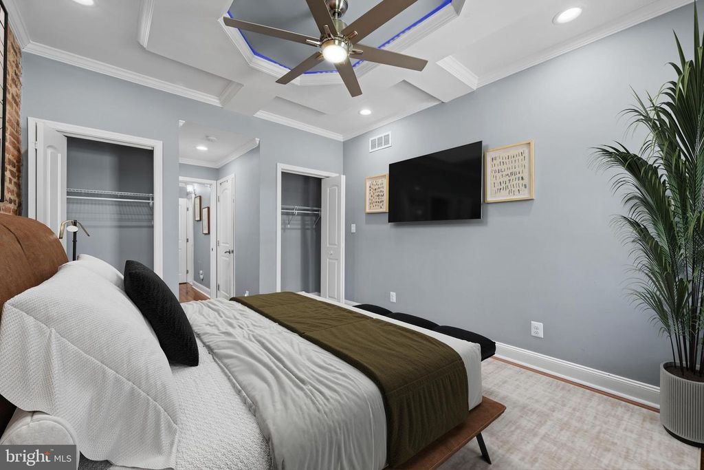 Image 13 of property listing at 2103 E CHASE ST, Baltimore, MD 21213