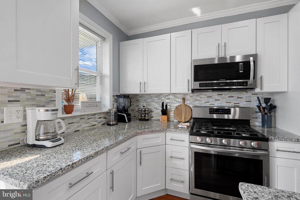 Image 5 of property listing at 2103 E CHASE ST, Baltimore, MD 21213