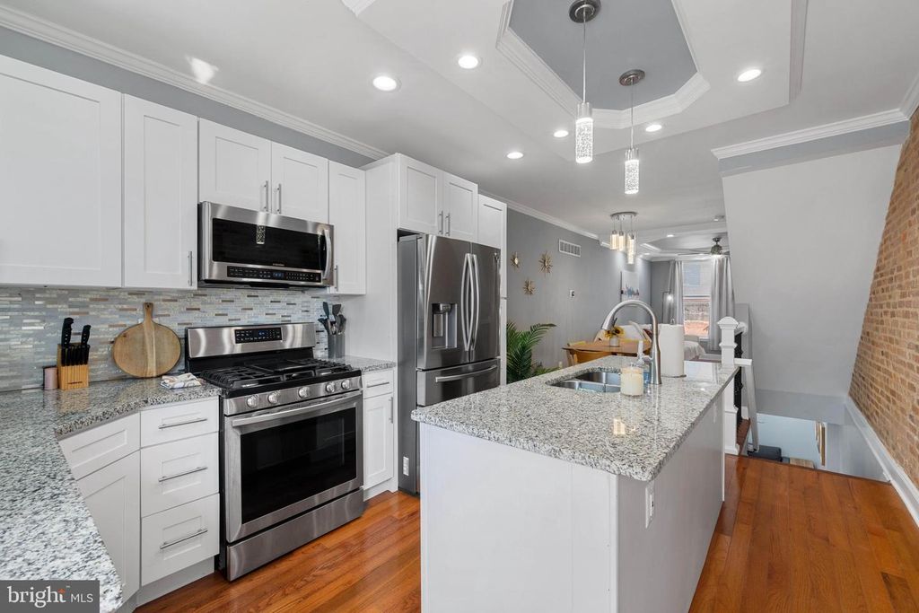 Image 6 of property listing at 2103 E CHASE ST, Baltimore, MD 21213