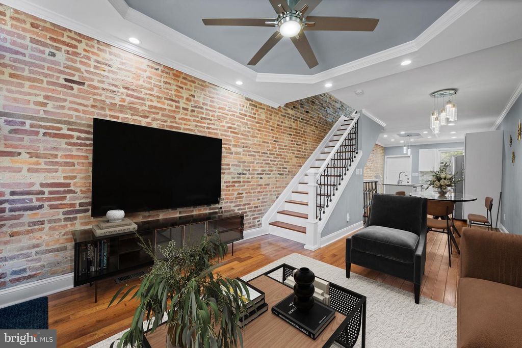Image 9 of property listing at 2103 E CHASE ST, Baltimore, MD 21213