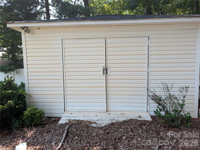 220 Augusta Drive, Statesville, NC 28625