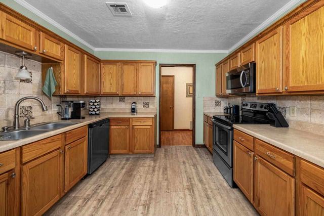 7210 NW Hunter Rd, Lawton, OK 73505