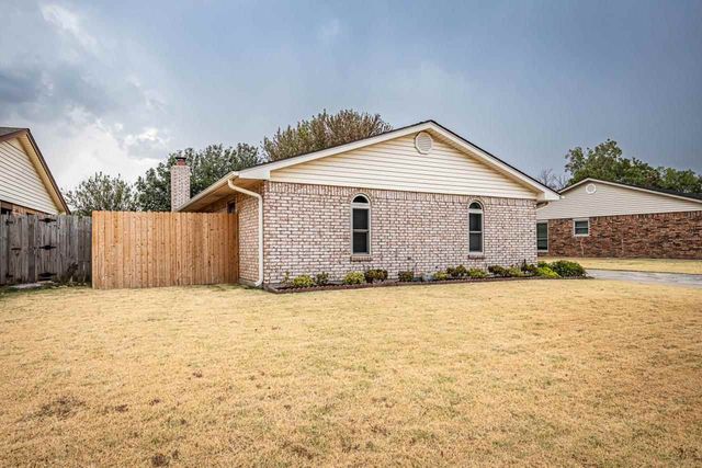7210 NW Hunter Rd, Lawton, OK 73505