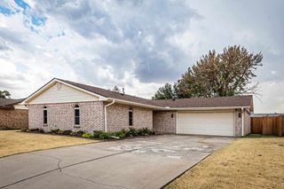 7210 NW Hunter Rd, Lawton, OK 73505