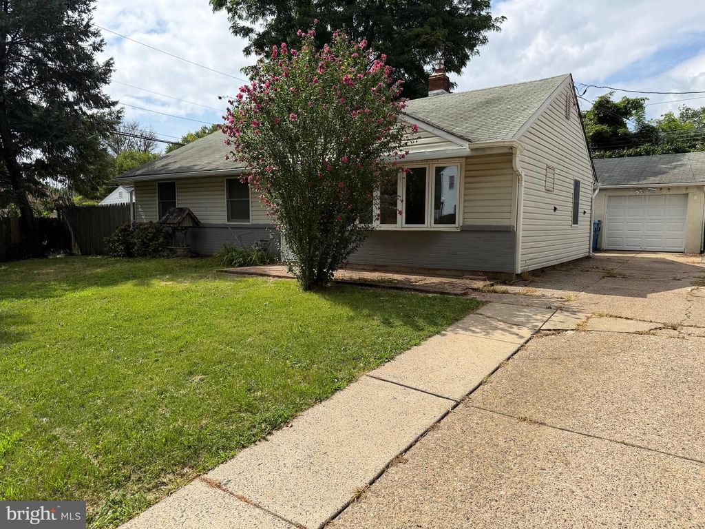 2718 BELLVIEW DR, BENSALEM, PA 19020 — exterior