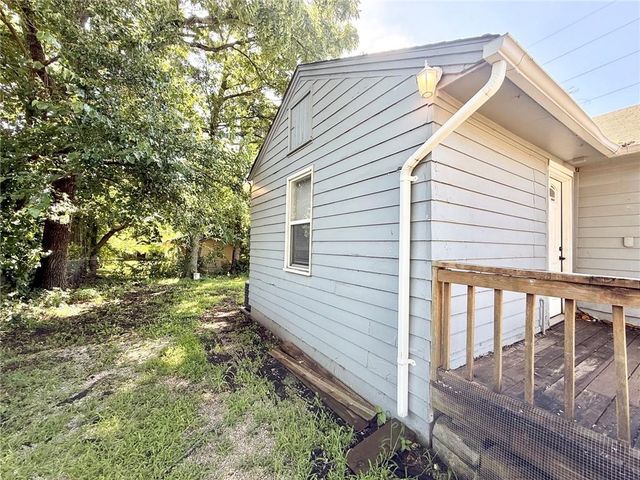 1300 N State Route 7 Highway, Pleasant Hill, MO 64080