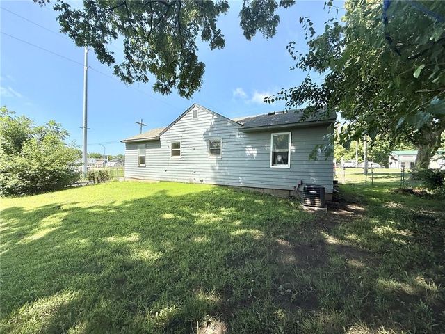 1300 N State Route 7 Highway, Pleasant Hill, MO 64080