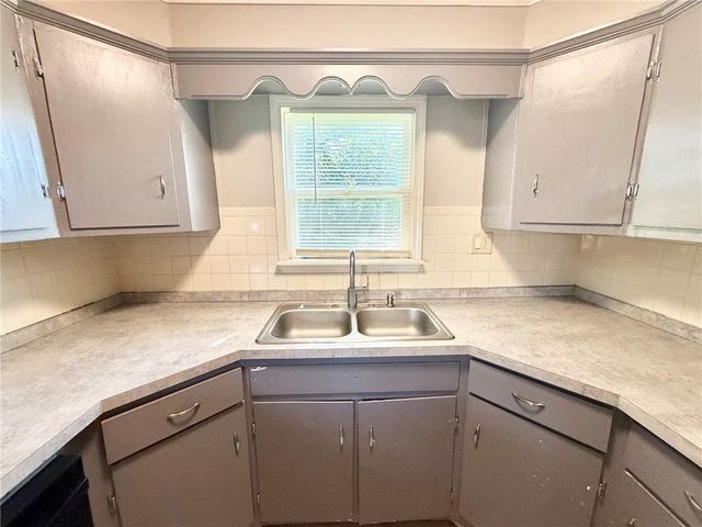 1300 N State Route 7 Highway, Pleasant Hill, MO 64080