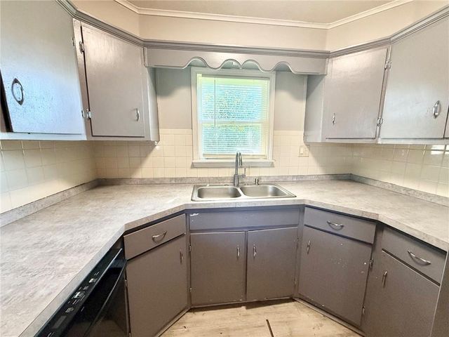 1300 N State Route 7 Highway, Pleasant Hill, MO 64080