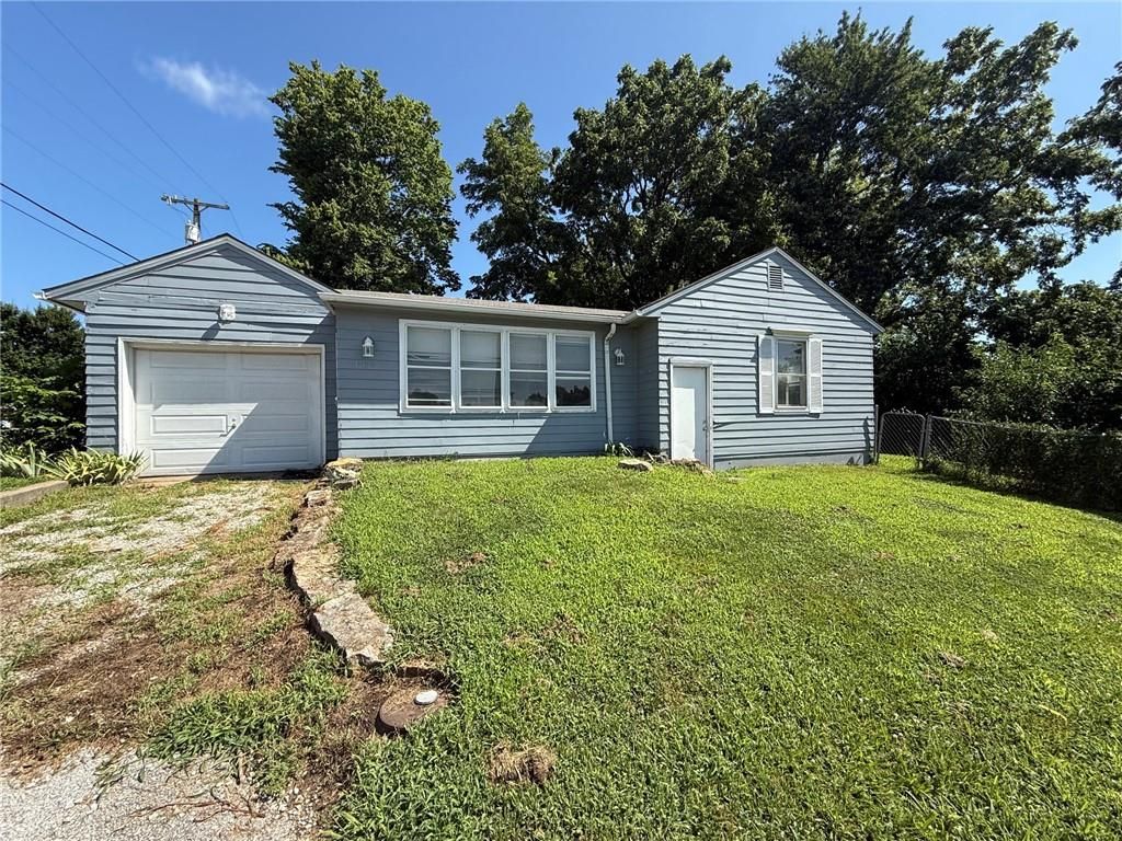 1300 N State Route 7 Highway, Pleasant Hill, MO 64080